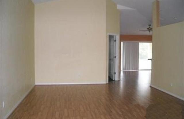 4544 Varsity Circle Gallery 3