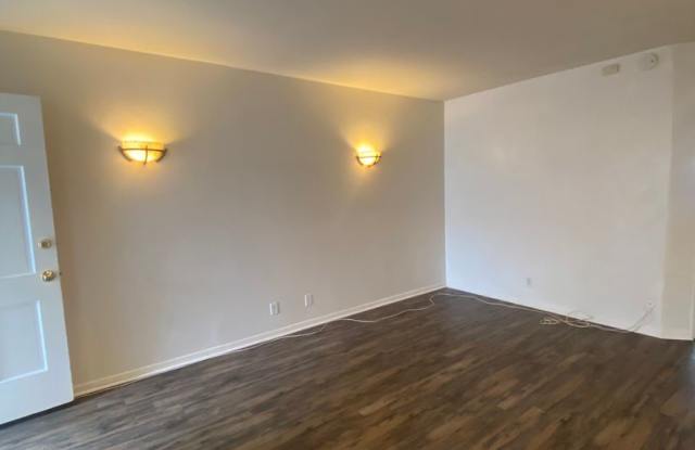 4937 Coronado Ave! Spacious 2 Bed-1 Bath Unit in OB! Gallery 2