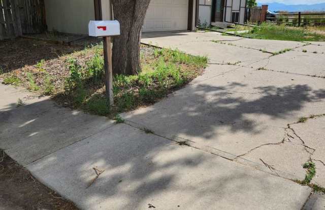 4 bedroom, 2 bath home with 2 car garage, with mountain views photos photos