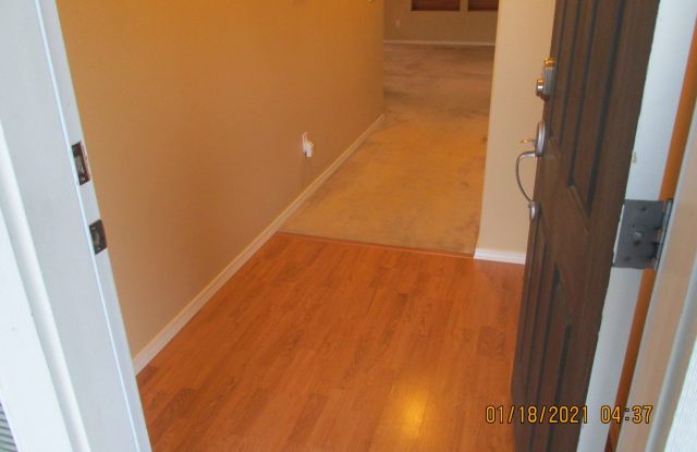 4 Br 2.5 bth + Loft!  Large Rooms, 2 car- garage, Neighborhood Park !  Fenced backyard Gallery 4