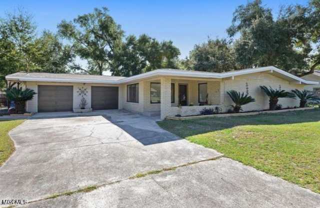Large Home Close to the Beach!! photos photos