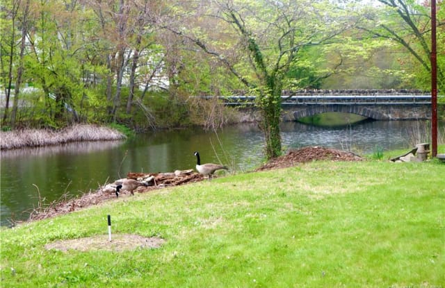 216 Sheephill Road - 216 Sheephill Road, Riverside, CT 06878