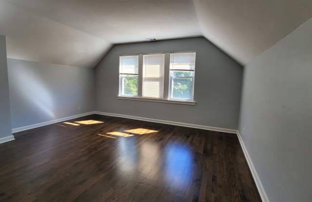 3414 North Seeley Avenue Gallery 3