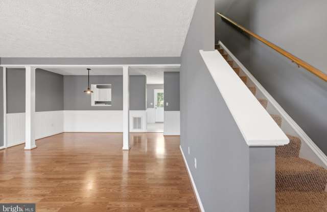 112 CHATHAM Square Gallery 4