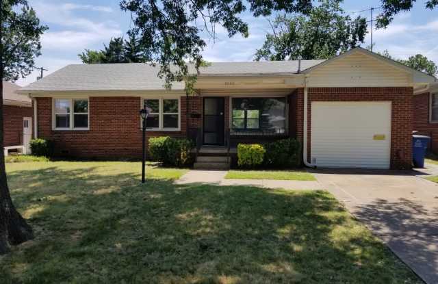 Midtown bungalow, beautiful hard wood floors, lots of natural light. photos photos