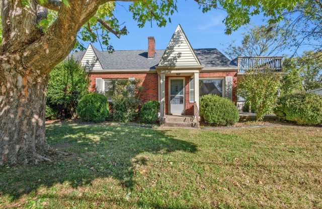 FOR LEASE- 4 bed, Single-Family home, walking distance to Cumberland University! - 223 Cumberland Drive, Lebanon, TN 37087