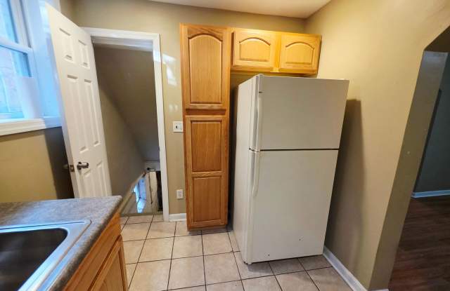Spacious 2-Bedroom Apartment + Bonus Room | Minutes from Downtown Gallery 3
