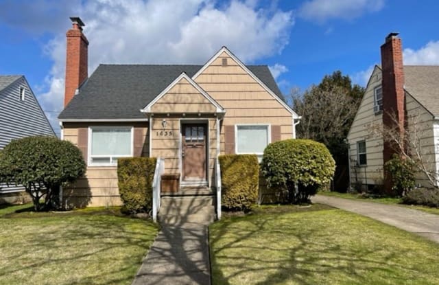 1635 Roosevelt St NE - 1635 Roosevelt Street Northeast, Salem, OR 97301