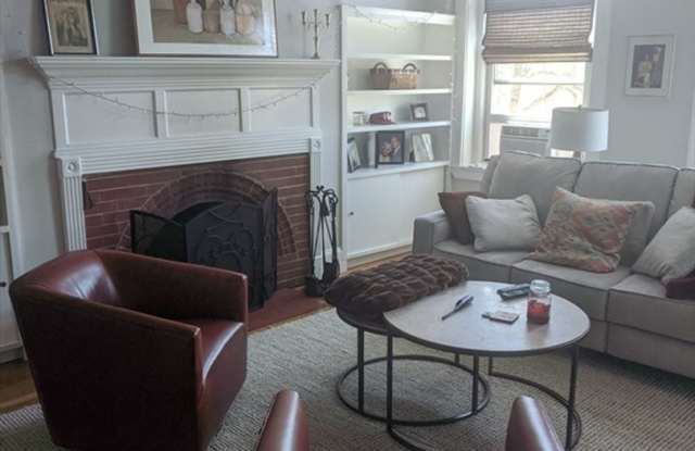 GREAT 2Br/1Bth in the heart of Brookline! Heat/Hot Water included in rent! photos photos