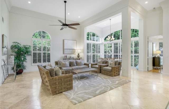 1560 Clermont Dr Gallery 2