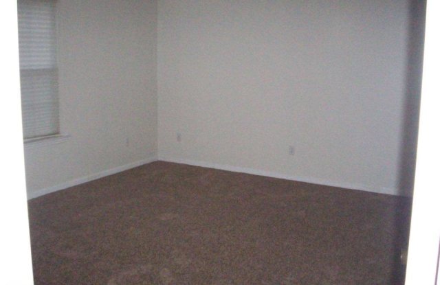 3BR/2BA Home in Ozark! Gallery 3