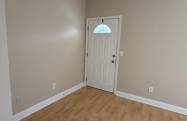 Downtown 2BR 2BA Upper unit Gallery 3
