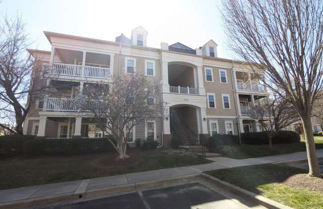 Beautifully maintained ground level condo in Germantown ready for you! - 13100 Millhaven Place, Germantown, MD 20874