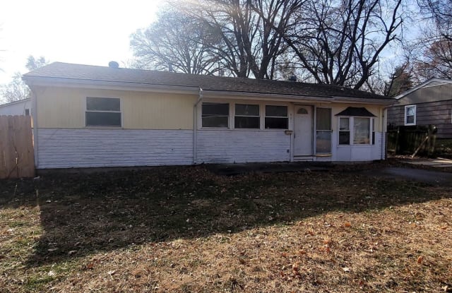 901 NE 62nd Street - 901 Northeast 62nd Street, Gladstone, MO 64118