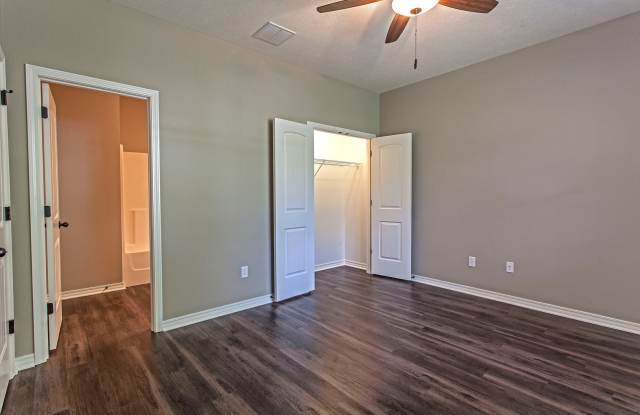 3 Bed / 3 Bath 1200sqft House - 1117 East Loren Street, Springfield, MO 65807