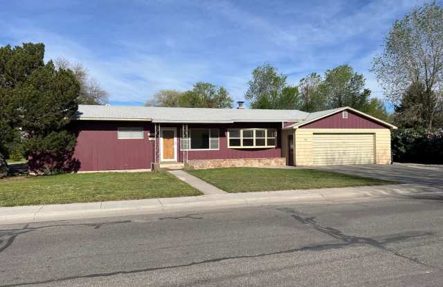 3 Bed 2 Bath House with Attached 2 Car Garage & Trailer Parking - 1004 North Broadway Avenue, Riverton, WY 82501