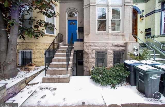 1443 W NW Gallery 2