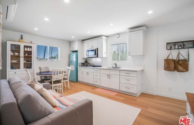 874 Wellesley Ave - 874 Wellesley Avenue, Los Angeles, CA 90049 874 Wellesley Ave - 874 Wellesley Avenue, Los Angeles, CA 90049