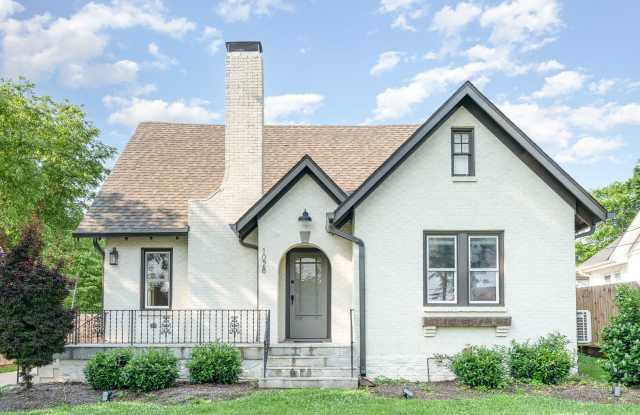 Charming Renovated East Nashville Home with Dual Kitchens and Private Backyard Oasis – $4,850/mo photos photos