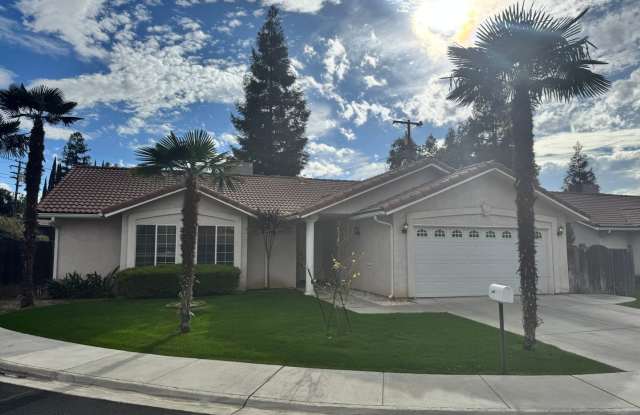 4924 N. Thorne Ave - 4924 North Thorne Avenue, Old Fig Garden, CA 93704