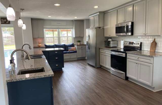 Expansive Waterfront 3Bed/2Ba Entertainer's Dream in Lynn Haven! *SPECIAL: 1/2 OFF 1st Month for New Lease by 12/31/26!* + *Military Incentive!* Gallery 4