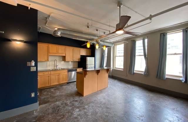 Loft for Rent in the Watts Tower in downtown Birmingham! Available to View Now!!! Gallery 4