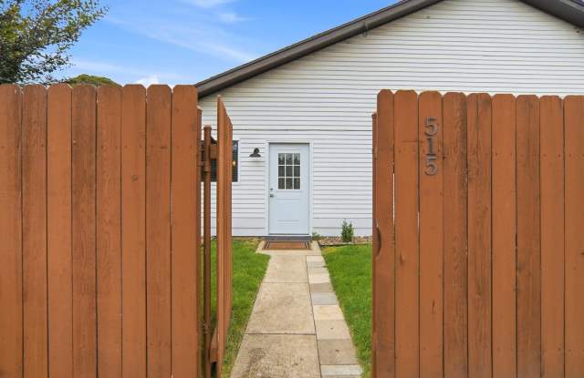 515 OAK PARK DR Gallery 2