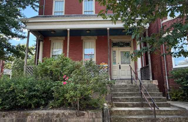 2301 W Grace Street Gallery 1