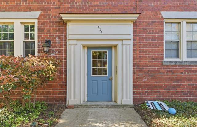 Cozy Studio Condo in Old Town Alexandria Gallery 4