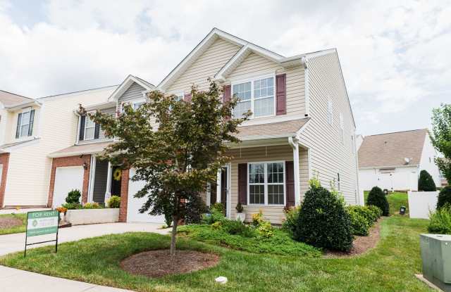 Immaculate beautiful 3-bedroom, 2.5-bath townhouse in Greensboro with 1 car garage/fenced in patio photos photos