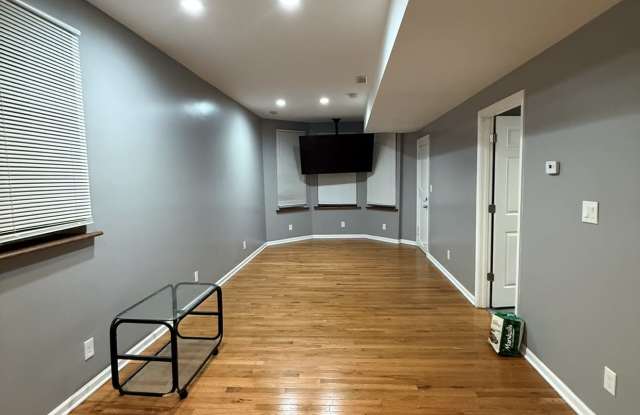 4019 South Albany Avenue Gallery 2