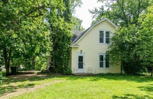 4 Bed / 1.5 Bath Two Story House for Rent!! photos photos