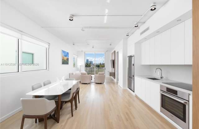 1700 Meridian Ave photos photos