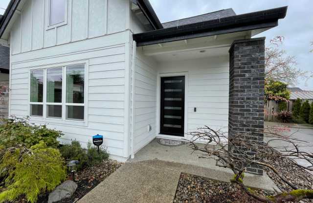 Charming 1Bed 1Bath Modern 2 Story Cottage with Fabulous Updates! Washer  Dryer Hook-ups! photos photos