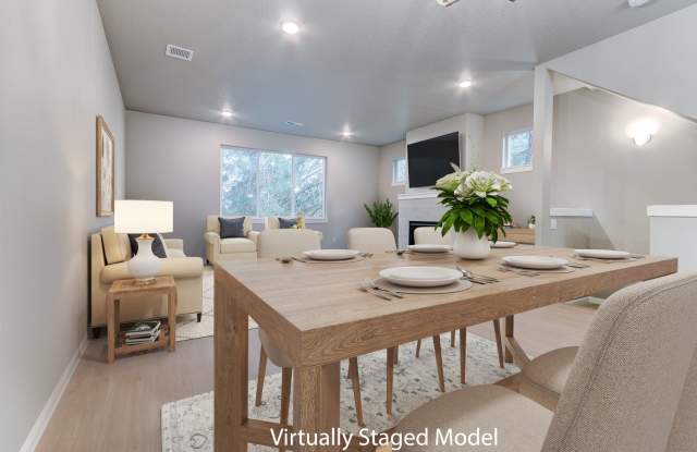 Beautiful Home! 3 Bedrooms with En suite Baths! End Unit! Gallery 1