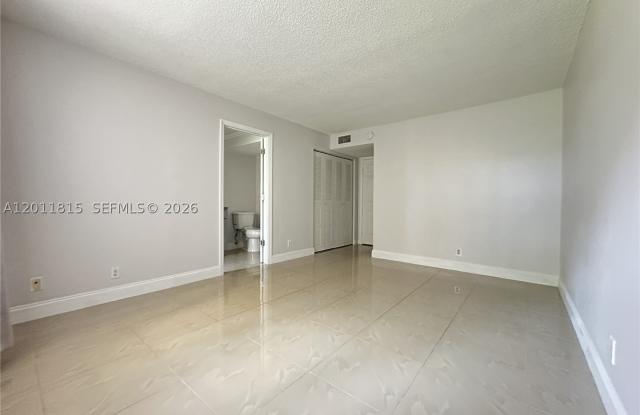 9370 SW 8th St Gallery 3