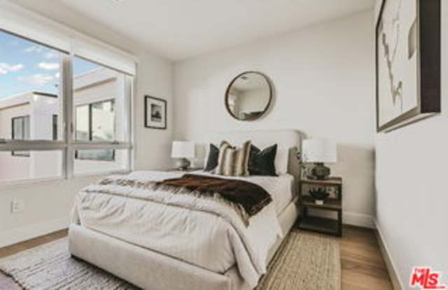 3230 South Barrington Avenue photos photos