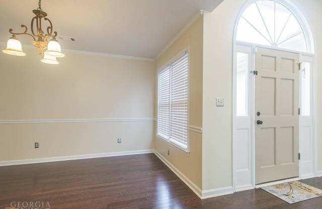 727 Deerwood Drive Gallery 4