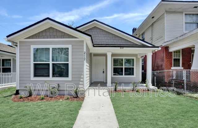 2117 Moncrief Rd photos photos