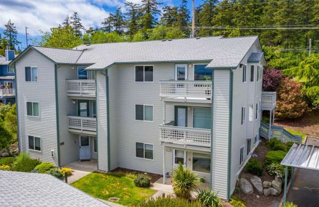 Beautifully updated 2 bed, 2 bath Condo in Pointe Of View Gallery 1