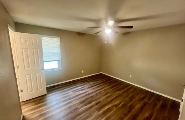 updated 3 bedroom 2 bathroom home in Springfield Gallery 4
