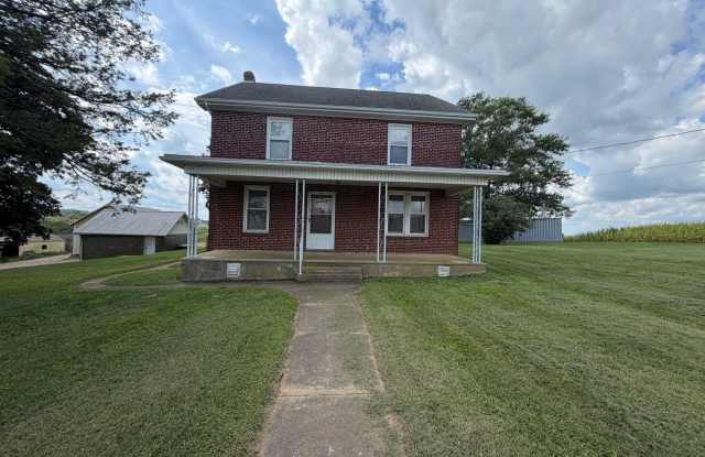 7144 Susquehanna Trail York PA 17043 **Single Family Farmhouse **4 bedroom / 1.5 bath** Dallastown School District Gallery 3