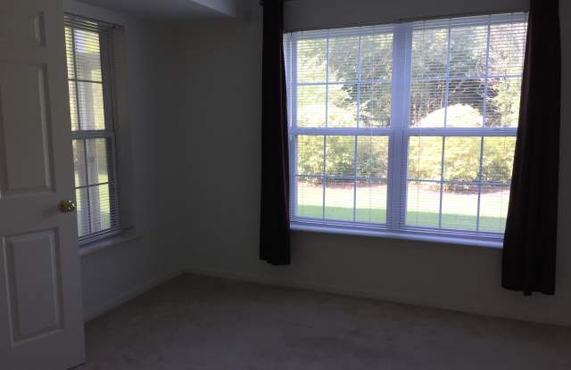 2830 S Knightsbridge Cir Gallery 4