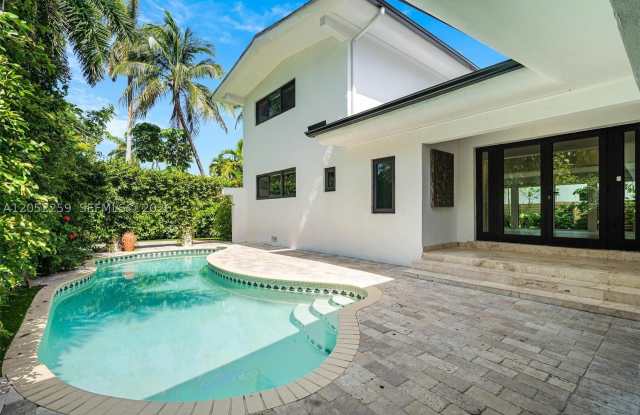 7810 Beachview Dr photos photos