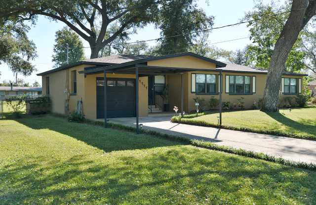 1111 Florence Street - 1111 Florence Street, Parker, FL 32404