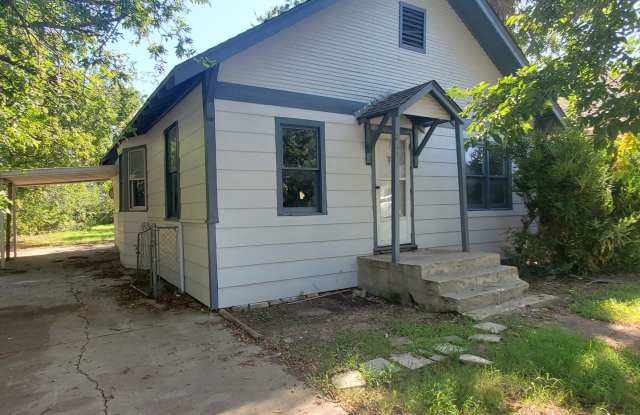 Affordable 2bed 1bath Home in the Village District! photos photos