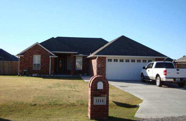 1114 1st St - 1114 1st Street, Elgin, OK 73538