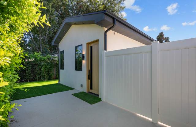 19146 Keswick Street Gallery 2