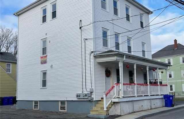 5 Ryan Avenue unit: 3 photos photos