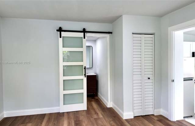3690 SW 9th Ter photos photos